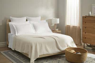 05172021 Percale Bed A Natural Waffle White Percale SS Summer Campaign Three Quarter Julian Wass L1 827 FINAL