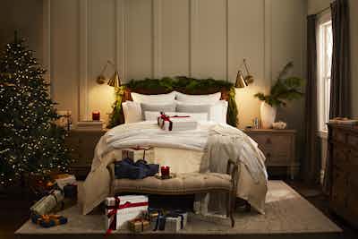 09162021 Mixed Neutral Bed Holiday Campaign Ad Bed Straight On Julian Wass L1 V2 099 FINAL