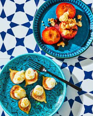 Suzie myers ww cookbook US 2020 Mediterranean Figs Drizzled Warm Citrus Honey Baked Plums Cloves Amaretti 01869